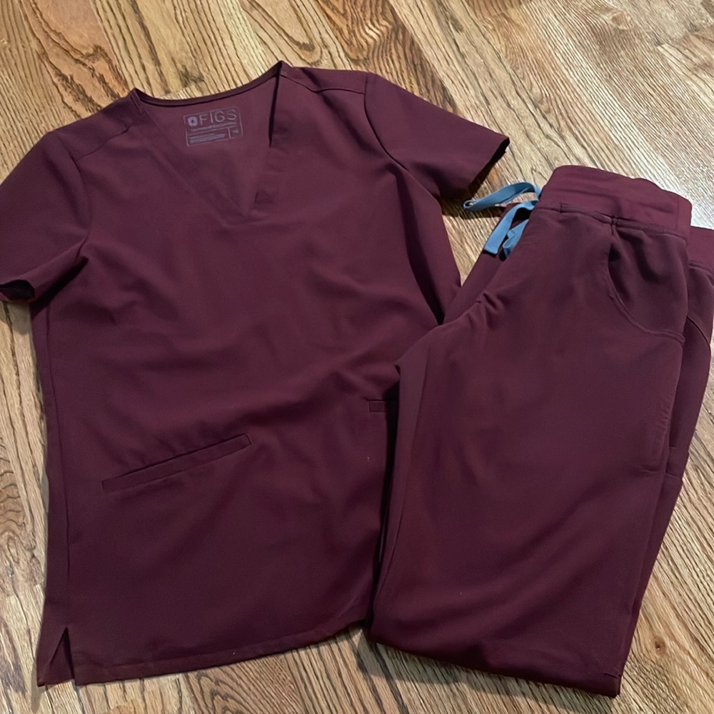 FIGS Maroon Scrub Set